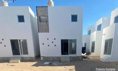 Casa de 2 pisos y 2 recámaras en venta en la zona oriente de Mérida - Entrega octubre 2024