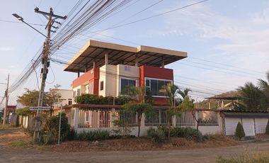 VENDO PROPIEDAD ESQUINERA, IDEAL PARA NEGOCIO O EMPRESA PRECIO DE OPORTUNIDAD.