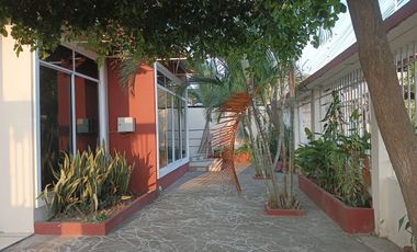 VENDO PROPIEDAD ESQUINERA, IDEAL PARA NEGOCIO O EMPRESA PRECIO DE OPORTUNIDAD.