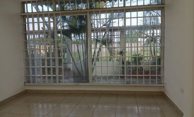 VENDO PROPIEDAD ESQUINERA, IDEAL PARA NEGOCIO O EMPRESA PRECIO DE OPORTUNIDAD.