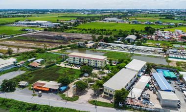 รับเน้นๆ 2 ล้าน++ ต่อปี !! ขาย อพาร์ทเม้นท์ ลาดหลุมแก้ว ปทุมธานี ใกล้ทางหลวง 340 ถนนบางบัวทอง - สุพรรณบุรี โรงงาน แหล่งจ้างงานล้อมรอบเพียบ รีบจับจอง ก