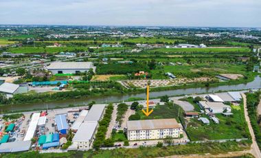 รับเน้นๆ 2 ล้าน++ ต่อปี !! ขาย อพาร์ทเม้นท์ ลาดหลุมแก้ว ปทุมธานี ใกล้ทางหลวง 340 ถนนบางบัวทอง - สุพรรณบุรี โรงงาน แหล่งจ้างงานล้อมรอบเพียบ รีบจับจอง ก