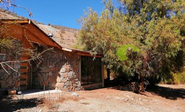 Terreno de 12 hectáreas con orilla de río y casa, Río Hurtado. $180 millones