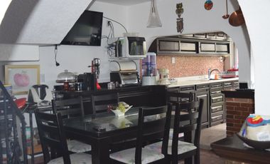 RENTA CASA EN SANTA URSULA CON JARDIN