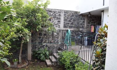 RENTA CASA EN SANTA URSULA CON JARDIN