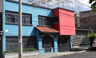 RENTA CASA EN SANTA URSULA CON JARDIN
