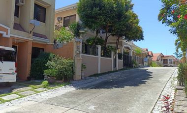 Resale Three Bedrooms Duplex House in Consolacion