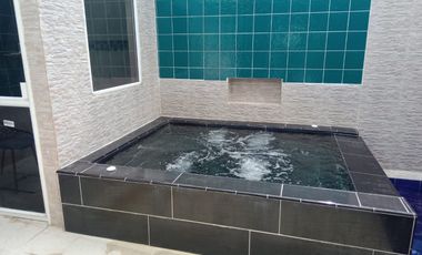 Vendo hermosa casa de dos niveles en San Jerónimo