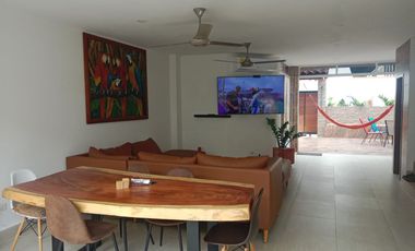 Vendo hermosa casa de dos niveles en San Jerónimo