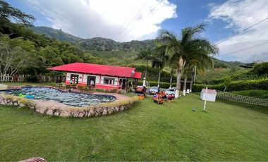 Vendo Finca con piscina en Combia
