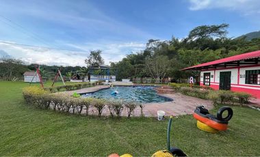 Vendo Finca con piscina en Combia