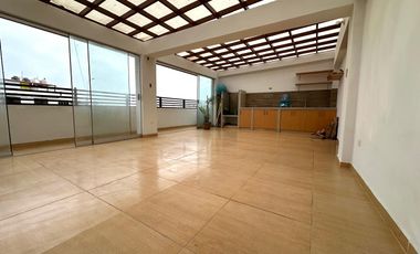 Amplia casa de 6 dormitorios, jardines y terrazas  🏡