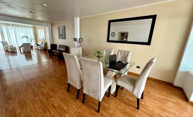 Amplia casa de 6 dormitorios, jardines y terrazas  🏡