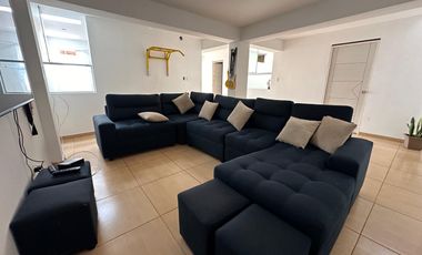 Amplia casa de 6 dormitorios, jardines y terrazas  🏡