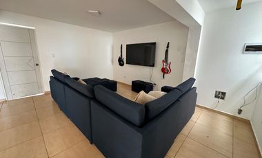 Amplia casa de 6 dormitorios, jardines y terrazas  🏡