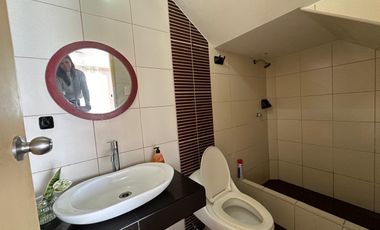 Amplia casa de 6 dormitorios, jardines y terrazas  🏡