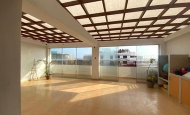 Amplia casa de 6 dormitorios, jardines y terrazas  🏡