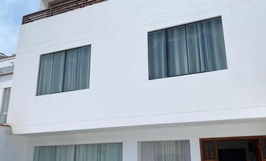 Amplia casa de 6 dormitorios, jardines y terrazas  🏡