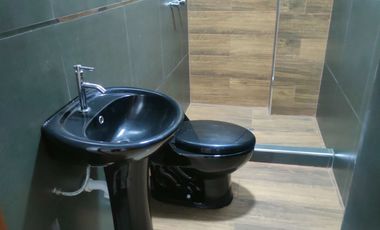 ¡VIVE FRENTE AL PARQUE EN VENTANILLA! SE VENDE AMPLIO DEPARTAMENTO EN URB PEDRO CUEVA