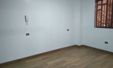 ¡VIVE FRENTE AL PARQUE EN VENTANILLA! SE VENDE AMPLIO DEPARTAMENTO EN URB PEDRO CUEVA