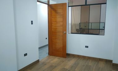 ¡VIVE FRENTE AL PARQUE EN VENTANILLA! SE VENDE AMPLIO DEPARTAMENTO EN URB PEDRO CUEVA