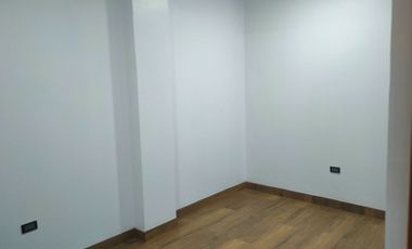 ¡VIVE FRENTE AL PARQUE EN VENTANILLA! SE VENDE AMPLIO DEPARTAMENTO EN URB PEDRO CUEVA