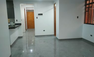 ¡VIVE FRENTE AL PARQUE EN VENTANILLA! SE VENDE AMPLIO DEPARTAMENTO EN URB PEDRO CUEVA