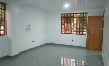 ¡VIVE FRENTE AL PARQUE EN VENTANILLA! SE VENDE AMPLIO DEPARTAMENTO EN URB PEDRO CUEVA