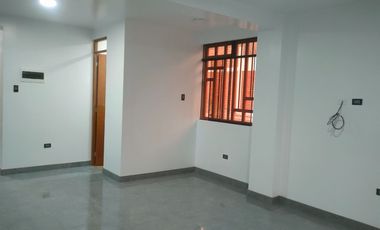 ¡VIVE FRENTE AL PARQUE EN VENTANILLA! SE VENDE AMPLIO DEPARTAMENTO EN URB PEDRO CUEVA