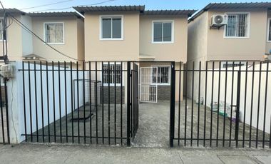 !OPORTUNIDAD!  CASA EN VENTA EN EL SECTOR LAS ORQUÍDEAS EN PORTOVIEJO