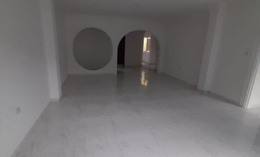 APARTAMENTO EN ALQUILER EN EL SEGUNDO PISO ALTAMIRA PALMIRA