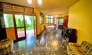 LINDA CASA EN VENTA CON AMPLIO JARDIN Y TERRAZA EN URB. LAS LOMAS DE LA MOLINA