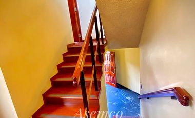 LINDA CASA EN VENTA CON AMPLIO JARDIN Y TERRAZA EN URB. LAS LOMAS DE LA MOLINA