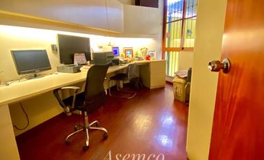 LINDA CASA EN VENTA CON AMPLIO JARDIN Y TERRAZA EN URB. LAS LOMAS DE LA MOLINA