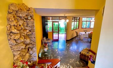 LINDA CASA EN VENTA CON AMPLIO JARDIN Y TERRAZA EN URB. LAS LOMAS DE LA MOLINA