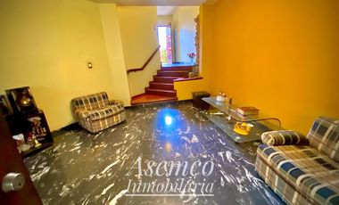 LINDA CASA EN VENTA CON AMPLIO JARDIN Y TERRAZA EN URB. LAS LOMAS DE LA MOLINA