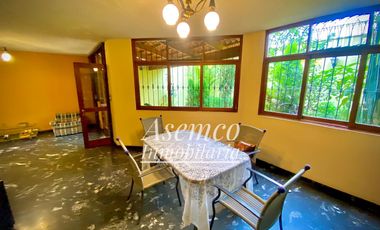 LINDA CASA EN VENTA CON AMPLIO JARDIN Y TERRAZA EN URB. LAS LOMAS DE LA MOLINA