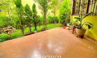 LINDA CASA EN VENTA CON AMPLIO JARDIN Y TERRAZA EN URB. LAS LOMAS DE LA MOLINA