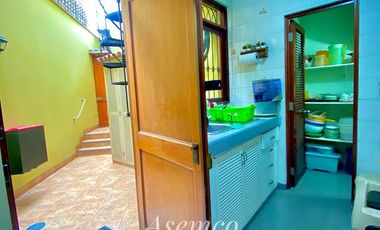 LINDA CASA EN VENTA CON AMPLIO JARDIN Y TERRAZA EN URB. LAS LOMAS DE LA MOLINA