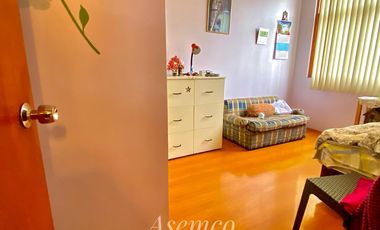 LINDA CASA EN VENTA CON AMPLIO JARDIN Y TERRAZA EN URB. LAS LOMAS DE LA MOLINA