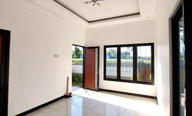Rumah Baru View Persawahan di Banguntapan