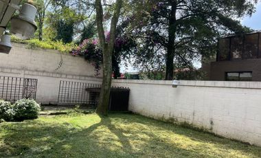 Casa con maravillosa distribución y ubicación en Lomas de las Palmas!!
