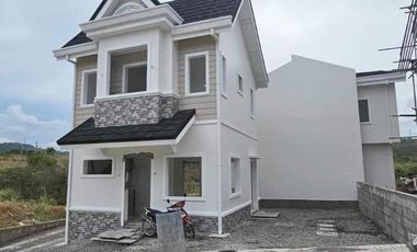 Overlooking 4 Bedroom House at Minglanilla Highlands