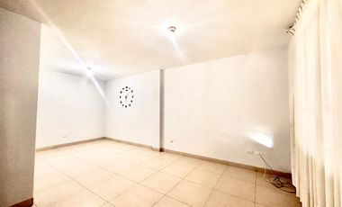 CASA EN VENTA –DENTRO DE UN CONDOMINIO PRIVADO-  URB.LOS GERANIOS - PIURA