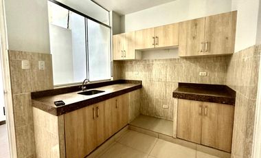 CASA EN VENTA –DENTRO DE UN CONDOMINIO PRIVADO-  URB.LOS GERANIOS - PIURA