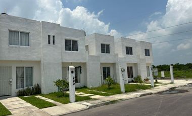 Casas de 2 Niveles en Fracc los Sauces cerca del campus Calazanz en Veracruz