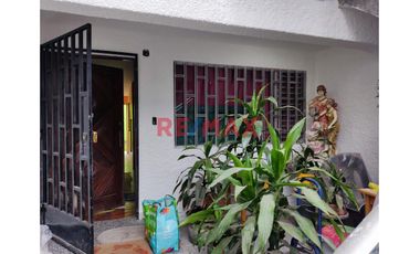 Lindo Departamento En Primer Piso Con Amplio Jardín Y Parámetros Para Construir Hasta 5 Pisos.