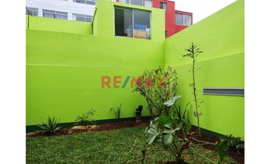Lindo Departamento En Primer Piso Con Amplio Jardín Y Parámetros Para Construir Hasta 5 Pisos.