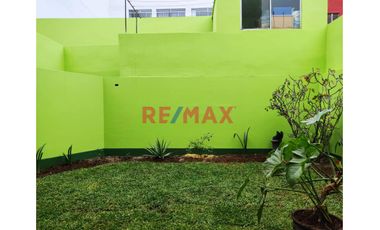 Lindo Departamento En Primer Piso Con Amplio Jardín Y Parámetros Para Construir Hasta 5 Pisos.