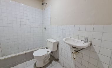 Alquiler de Bodega de 275 m2 dentro de complejo de bodegas con guardianía armada - Avenida Juan Tanca Marengo, Norte de Guayaquil